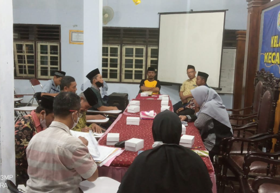 Rapat Persiapan Kegiatan Pembangunan Peningkatan Jalan Gang Kepodang dan Gang Kutilang di Kelurahan Candiroto